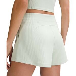 Lululemon Ribbed Softstreme High-Rise Short 2” Kohlrabi Green Sz 8